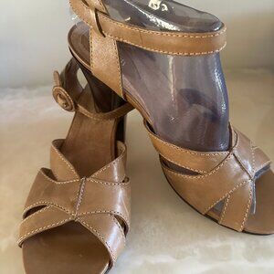 Clarks Artisan Collection Tan Open-Toe Block Heel Strappy Sandal